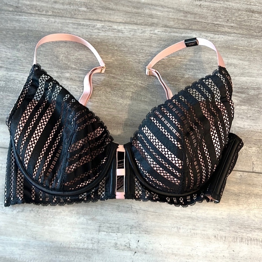 NWT,34/D,Victoria’s Secret Lined Plunge Bra, Adjustable Straps, Gorgeous! - Picture 2 of 8